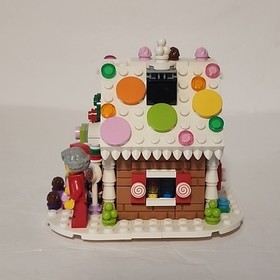 LEGO - Gingerbread House 40139 2015 Exclusive XMas Holiday Candy With Mrs Claus 
