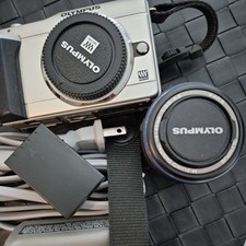 Olympus Pen E-PL1 12.3MP Digital Camera Micro 4/3 m.zuiko 14-42 40.5