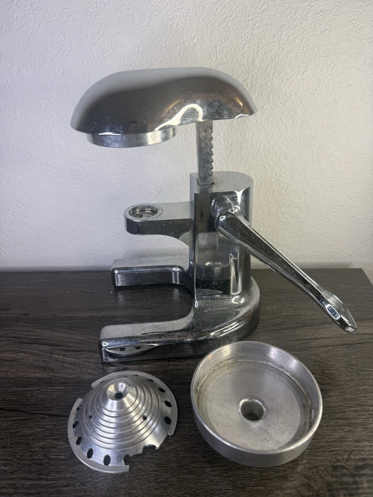 Vintage Chrome Finish Manual Citrus Juicer Orange Lemon Press. Read Details.
Opens in a new window o