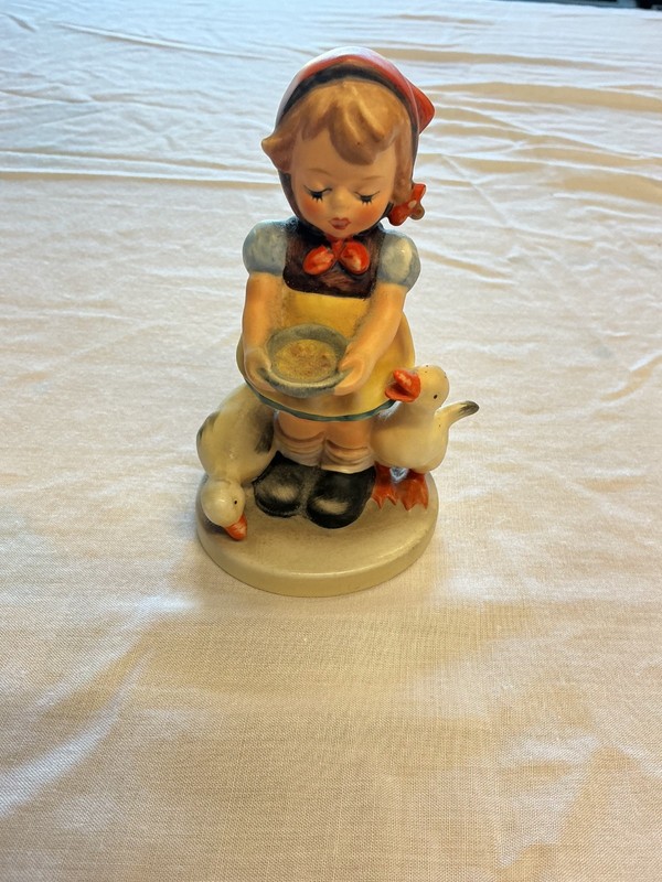 VTG 1972 MJ HUMMEL GIRL FEEDING DUCKS FIGURINE GOEBEL W GERMANY SIGNED