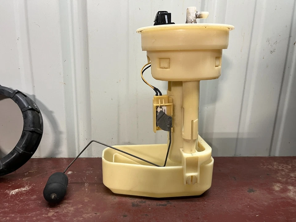 05 SUZUKI KING QUAD 700 SENDING FUEL UNIT KEIHIN OEM - Image 4 of 4