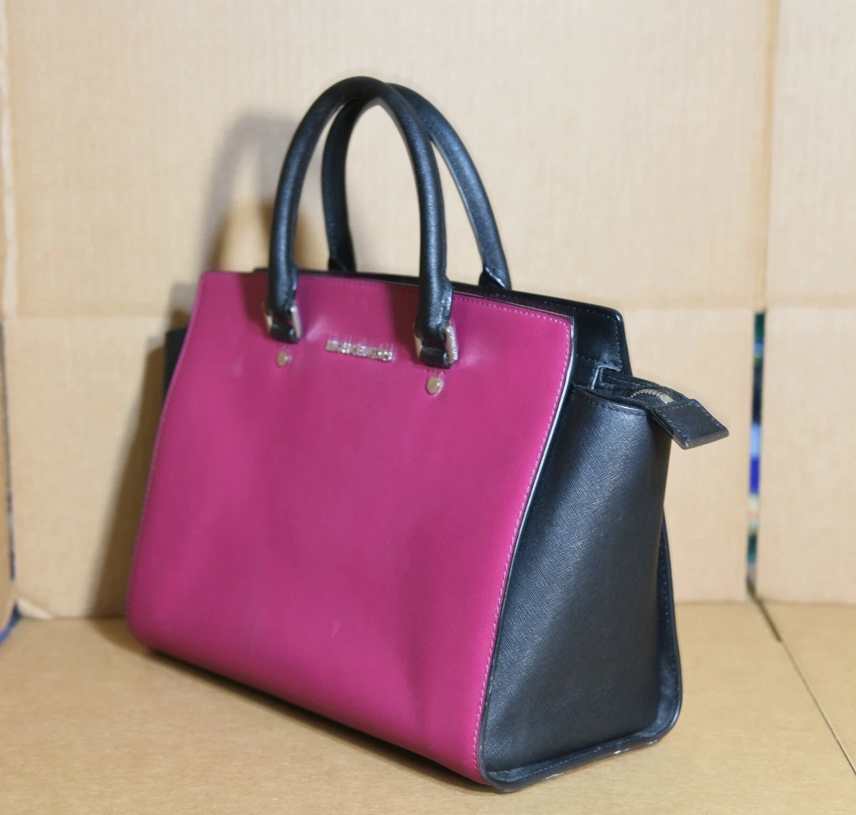  Michael Kors Medium Selma Messenger Fushcia : Clothing, Shoes &  Jewelry