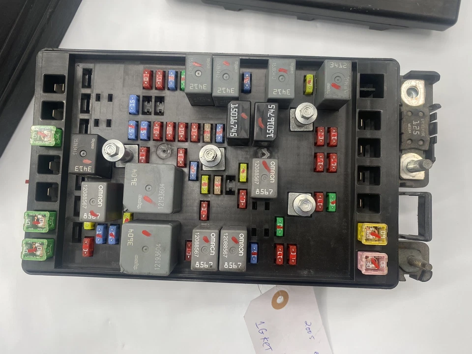 2005 GMC Envoy Chevrolet Trailblazer 5.3 Engine Bay Fuse Box 15210964-1 - Image 2 of 4