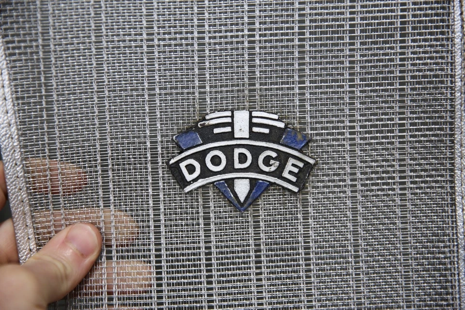 De colección 1937 Dodge Truck Radiador Coche Rejilla Parrilla Pantalla Cubierta Antiguo Nuevo de Lote Antiguo Foto 2 de 4
