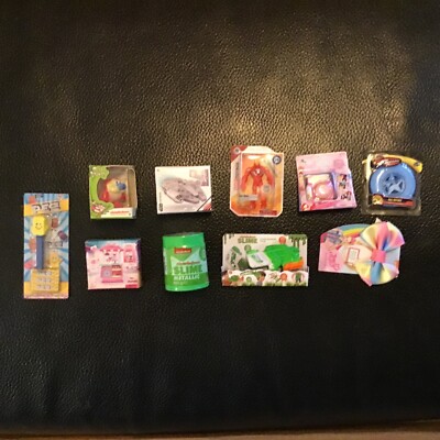 ZURU Surprise Mini Brands! - Disney Store Edition - Group E - 10 Each