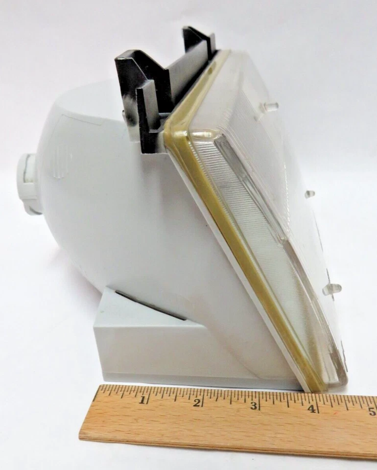 1988 Ford Tempo RH  Headlight With Bezel Pre-Owned - Image 3 of 4