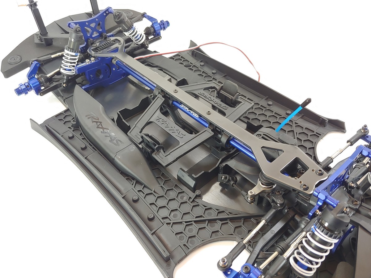 NEW: TRAXXAS XO-1 V2 1/7 4WD ON-ROAD SUPERCAR ROLLER SLIDER