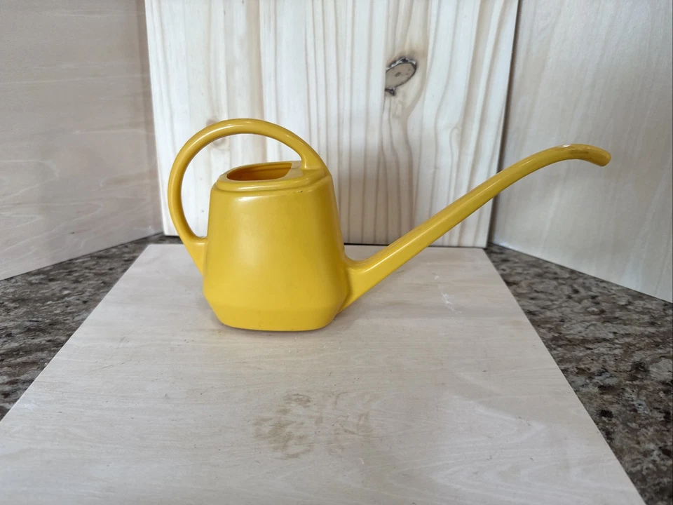 Regadera amarilla pequeña retro vintage Foto 2 de 4