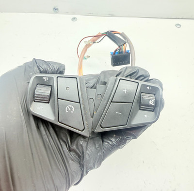 2012-2015 CHEVROLET CAPTIVA STEERING WHEEL AUDIO CRUISE CONTROL SWITCH OEM