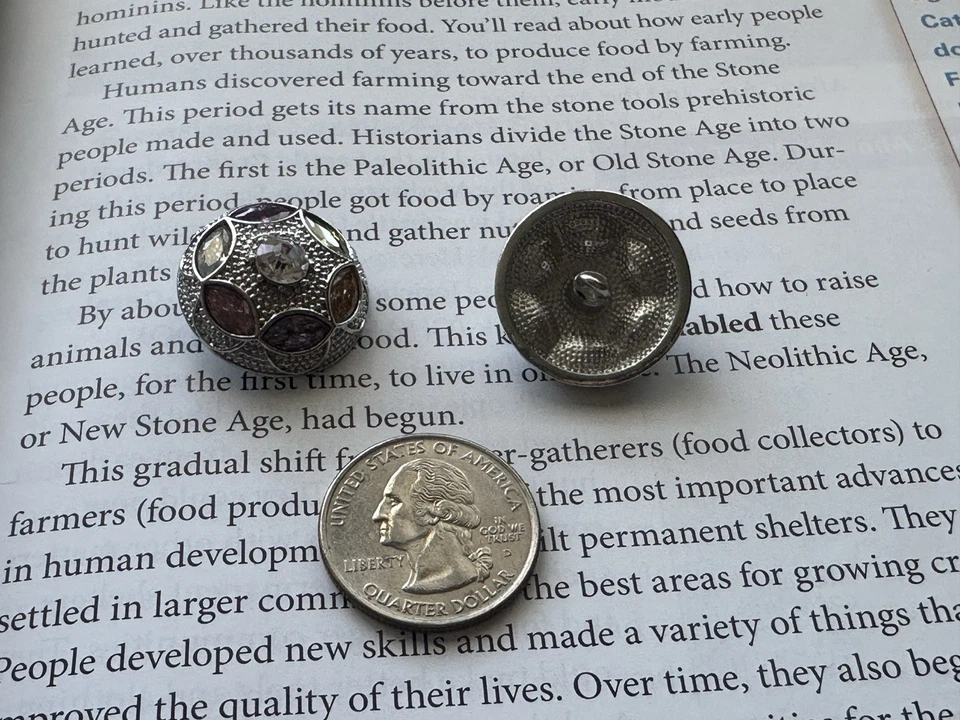 Botones de diamantes de imitación de metal y cristal de inspiración vintage de 2 colores.68 Foto 2 de 2