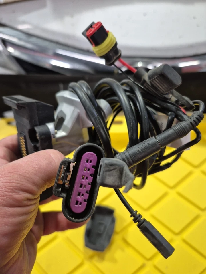 12-19 Can Am Spyder Roadster RT Limited GARMIN GPS Navigation Unit Bracket Charg - Image 3 of 4