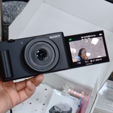 Sony ZV-1F 20.1MP 4K Vlog Camera Flip Screen For Content Creators -95 NEW