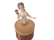 DEMI FIGURINE POUPEE SIGNE KISTER BOITE A POUDRE HALF DOLL TEE PUPPEE