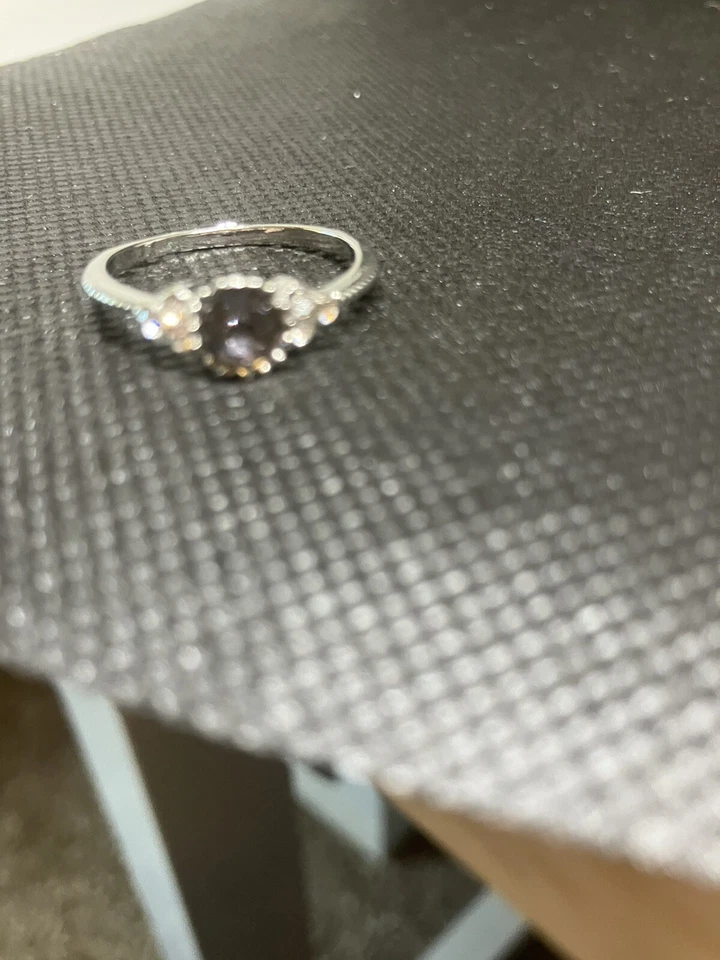 Juego de anillos de boda Belcher tono plata con banda de piedra púrpura talla 7 #1467 Foto 3 de 4