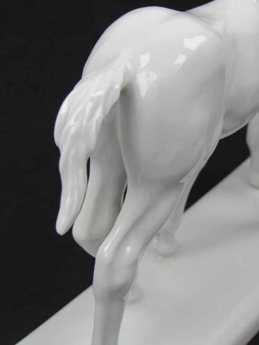 Vintage MEISSEN White Porcelain Young Horse Colt Foal Standing Grazing Sculpture - Picture 13 of 21