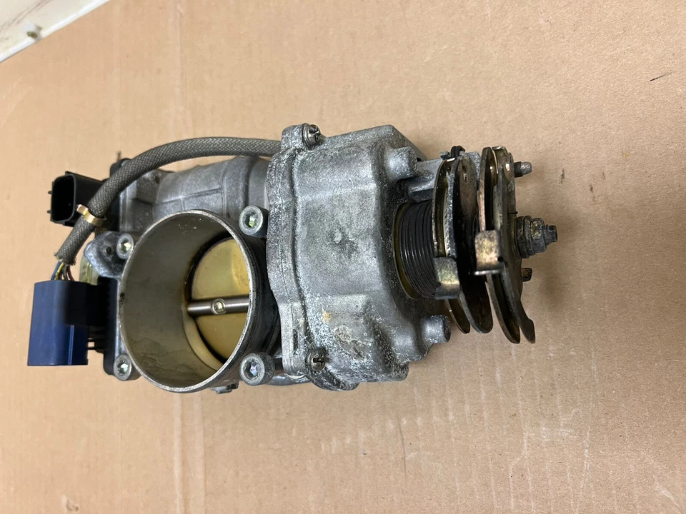 Infiniti Q45 2002 carrocería del acelerador usada Foto 4 de 4