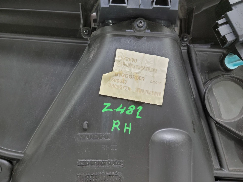 2003 2004 2005 2006 Volvo XC90 Right Passenger Front Door Trim Panel OEM - Image 4 of 4