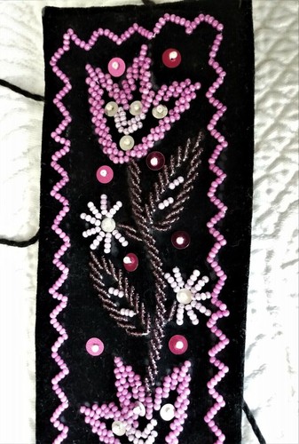 Ceinture en velours noir brodé de perles et paillettes Hongrie - Foto 2 di 5