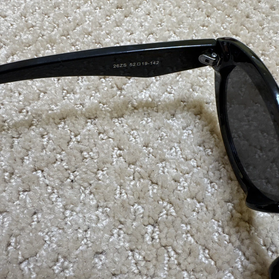 Gafas de sol Prada PR 26ZS 52-19-142 negras con caja roja - caja abierta Foto 3 de 4