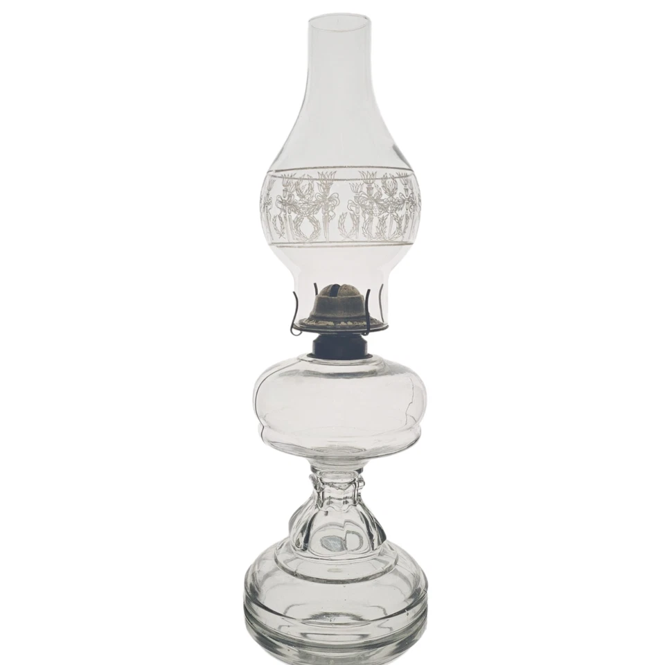 Lámpara de aceite vintage de vidrio grabado con fuente transparente, quemador y chimenea 18" Foto 2 de 4