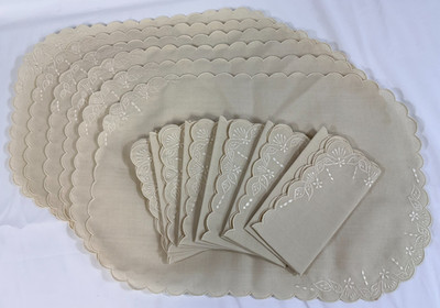 Set of 6 Cream Linen oval Embroidered Placemats and 6 Matching Napkins Brand New