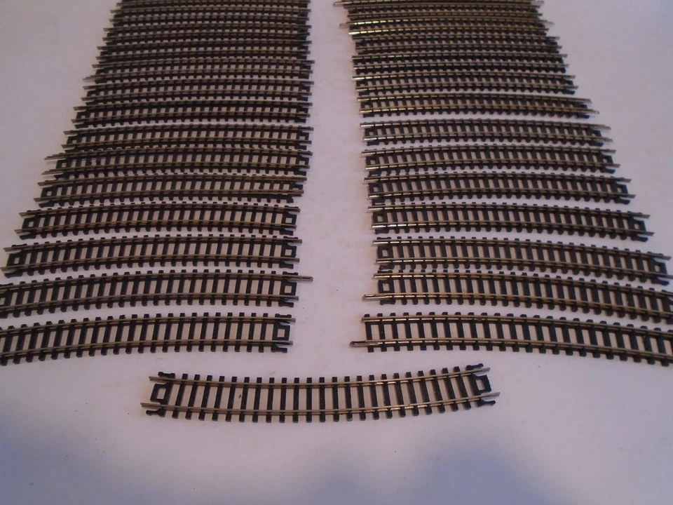 29 SECTIONS Atlas 2526 N Scale Curve 19" Radius Code80 Nickel Silver Snap Track - Image 3 of 3