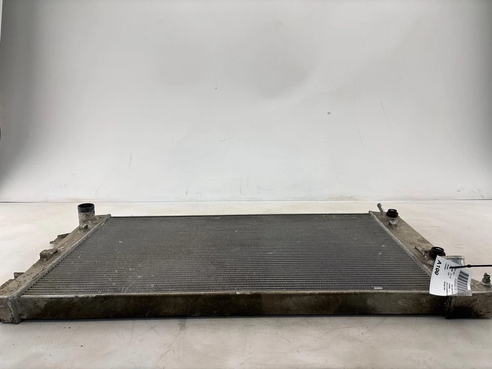 2001-2005 Chevrolet Silverado 3500 / 2500 Engine Cooling Radiator - Image 2 of 4