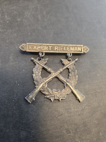 Original U.S. Marine Corps USMC Uniform EXPERT RIFLEMAN Badge Pin