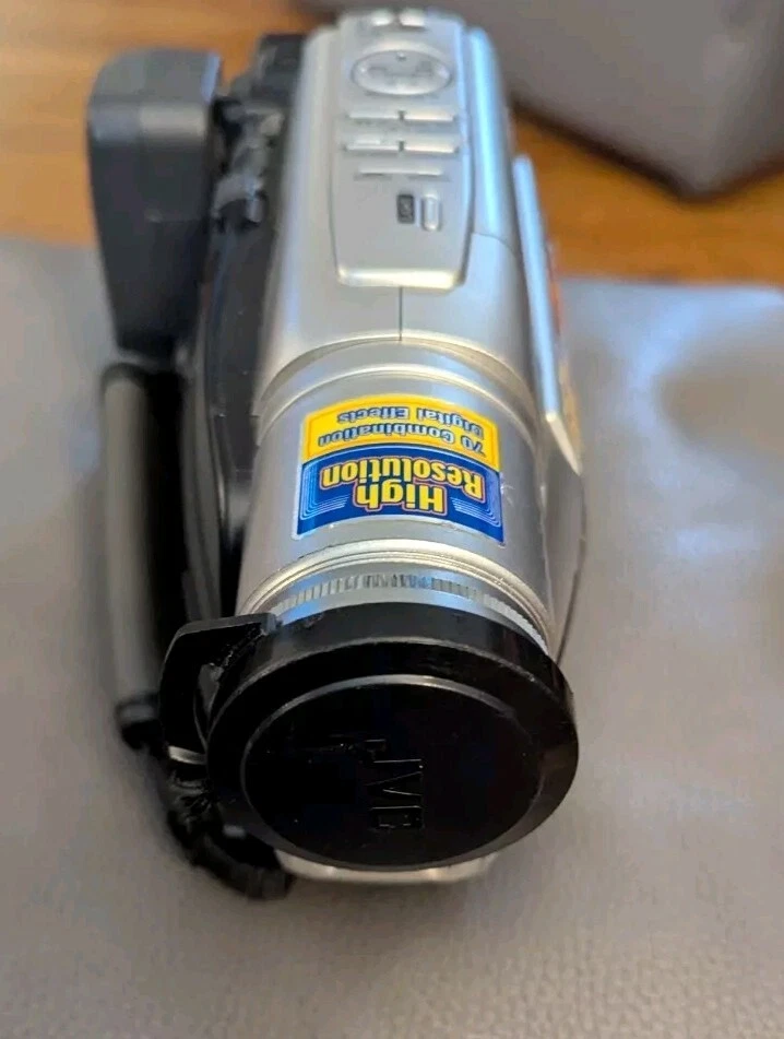 JVC Compact VHS Camcorder GR-SXM750U 600 X Digital Zoom+Tapes No Cord No Battery - Image 3 of 4