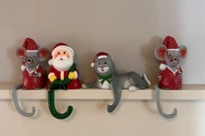 4-Vintage Plastic Christmas Stocking Hangers Sun Hill Industries Santa Cat Mice