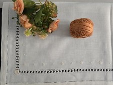 Tovaglia ricamata a mano puro lino ricamo Gigliuccio a mano 6 posti NOTOVAGLIOLI
