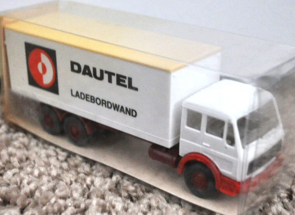 Camión de reparto Wiking 18 451 (451/2) MB 2232 con puerta elevadora ("DAUTEL") - NUEVO con CAJA Foto 2 de 4