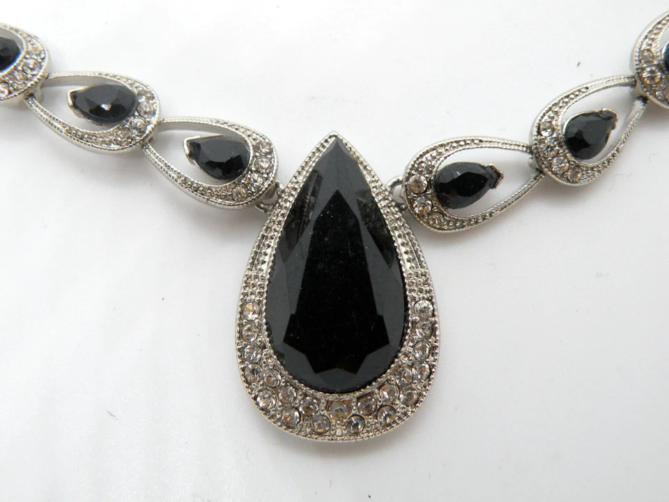 Collar Joyería Tono Plata 18" Firmado Monet Cristales Negros Salón Lágrima Gota Foto 3 de 4
