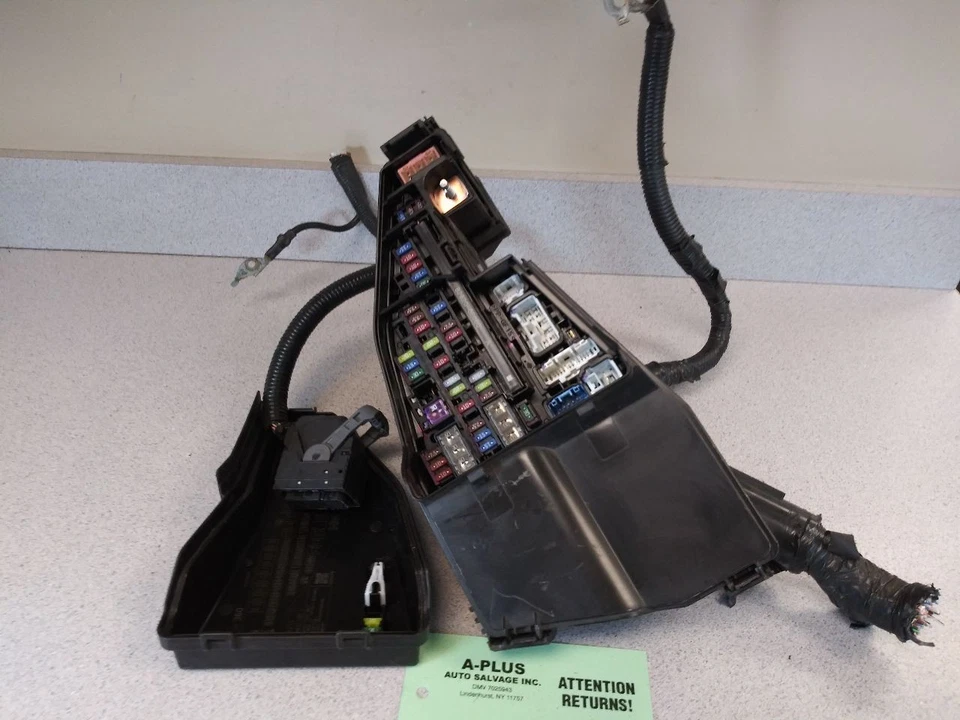 Toyota Highlander 2021 OEM caja de fusibles motor 3,5 L lado del conductor se adapta a 20-24 Foto 3 de 4