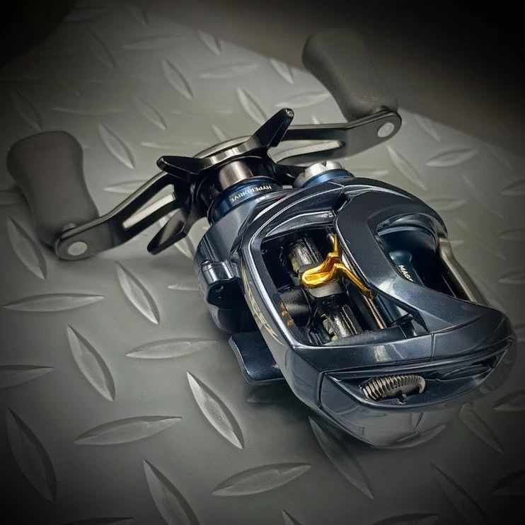 DAIWA【21 STEEZ A TW HLC 6.3R】R-H 6.3:1 GR Used Baitcasting Reel "M"cond. W/Box - Image 3 of 4