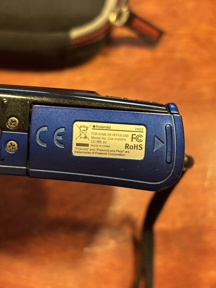 Blue Polaroid i1037. Used,Not Tested. - Image 2 of 2