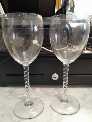 Set Of Two Spiral Stemmed Wine Glasses Nice Preowned Condition Unbranded 