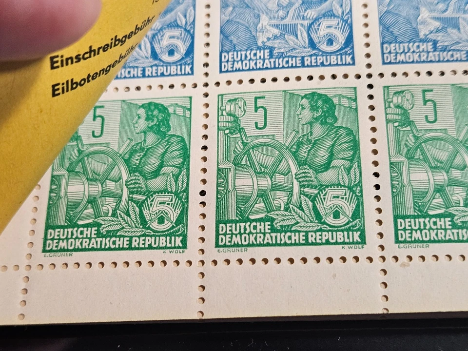Germany DDR Stamp Sc330a, 330b, 331a, 3 panes booklet, VF MNH CV$95.00(504W98) - Image 2 of 4