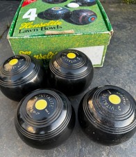 Henselite Vitalite 4 7/8 Bias 3 Lawn Bowls Set - Boxed