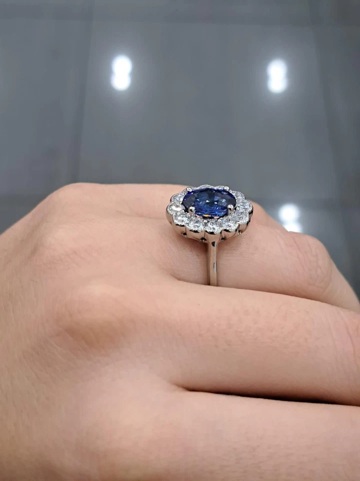 2CT Tanzanite & Diamond  Ring In PLATINUM - Image 4 of 4