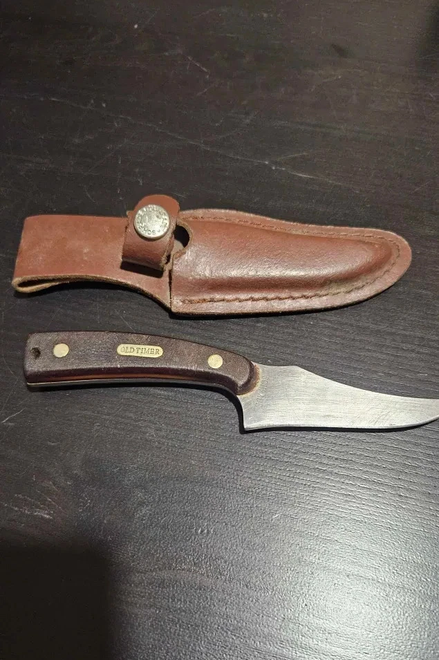 Cuchillo de hoja fija Schrade Old Timer Sharpfinger marcado “152OT CHINA” con funda Foto 2 de 4