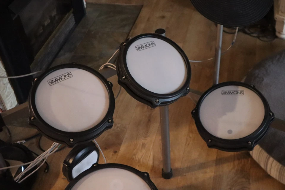 Kit de batería electrónica Simmons Titan 50 con almohadillas de malla y Bluetooth Foto 2 de 4