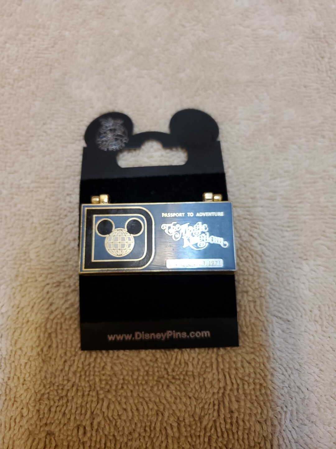Disney WDW Magic Kingdom PASSPORT TO ADVENTURE Hinged Ticket Book Pin NEW