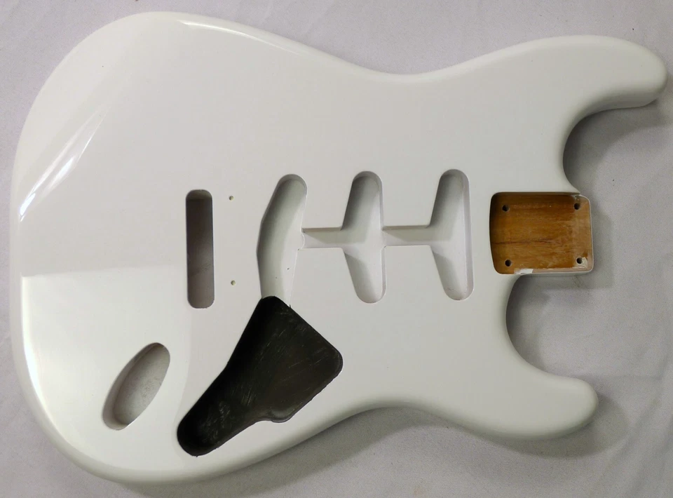 Strat Stratocaster Guitar Body 3 pcs North American Alder SSS White ≦ 2.2kg - Photo 3/4
