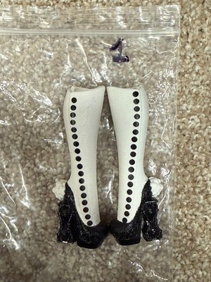 Lot De Bottes Pour Poupée Ever After High – Mattel – Neuf