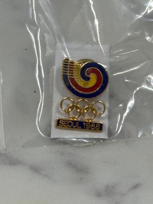 Seoul 1988 Olympic Pin: Gold Enamel Swirl - Vintage Sports Accessory