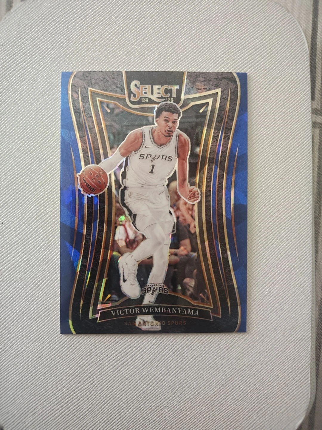 2024-25 Select Victor Wembanyama (Mezzanine Blue Cracked Ice) #309 +4 Bonus