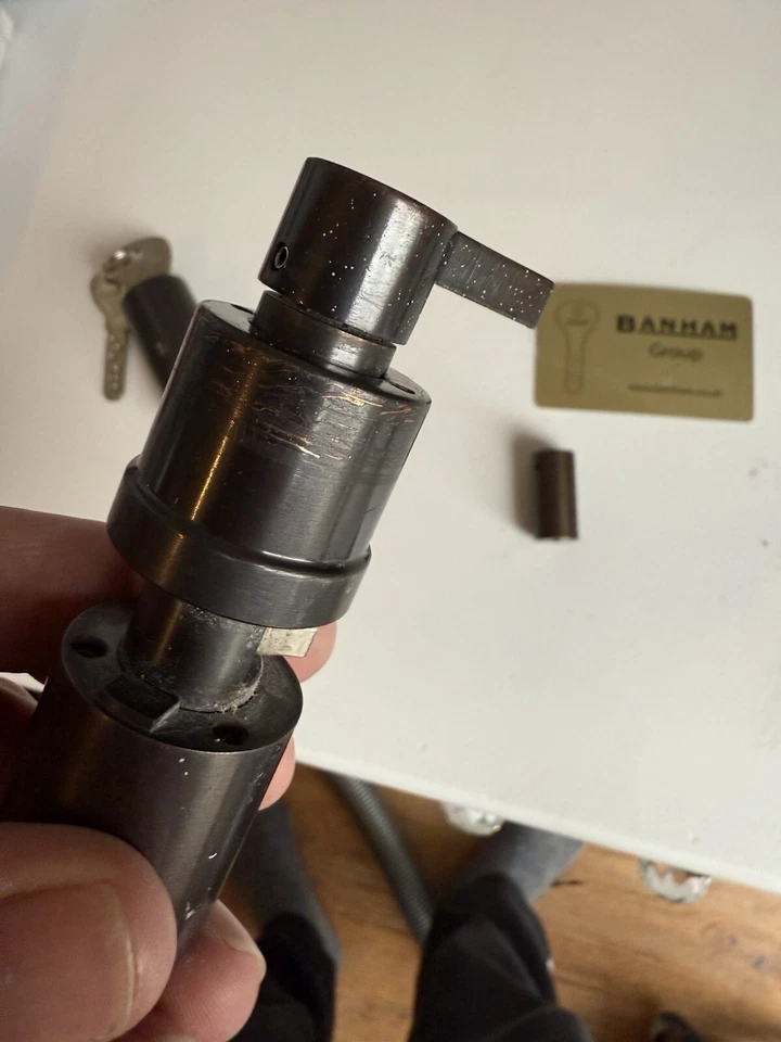 Pair Of Banham Front Door Lock Cylinders / Barrels L2000 & M2002 With 2 Keys - Image 4 of 4