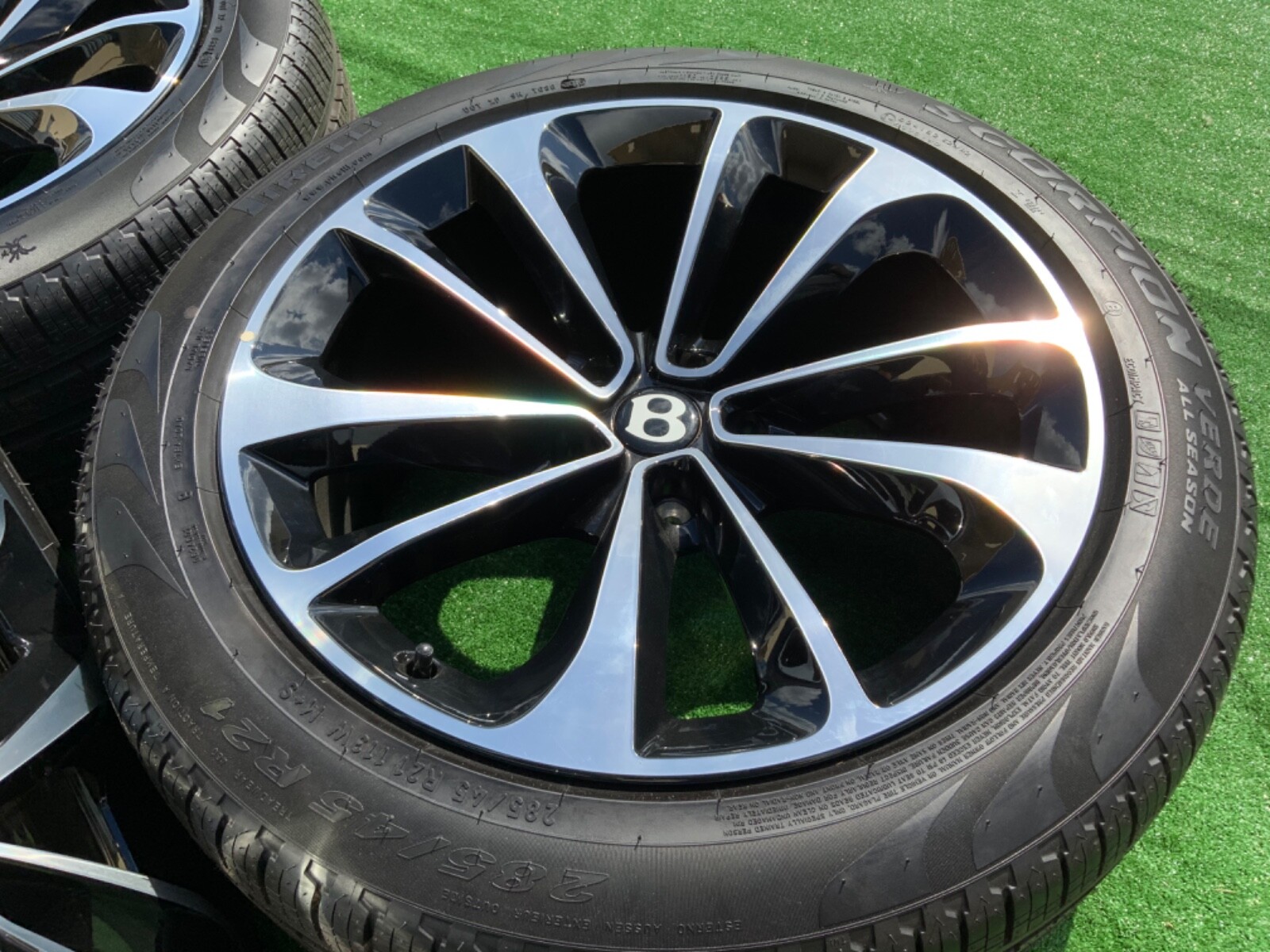 Bentley Bentayga 21 inch Tires Pirelli Mulliner Option Rare Video