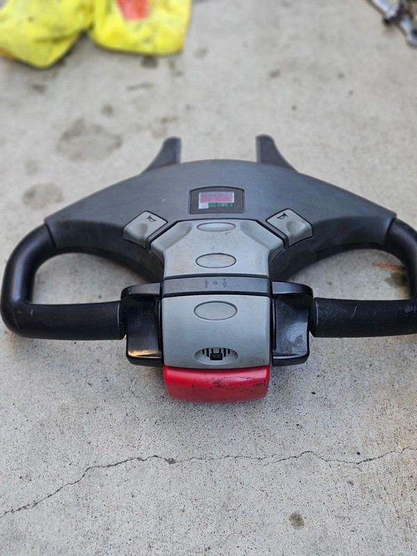 TOYOTA 7HBW23 Pallet jack control Handlebar OEM 